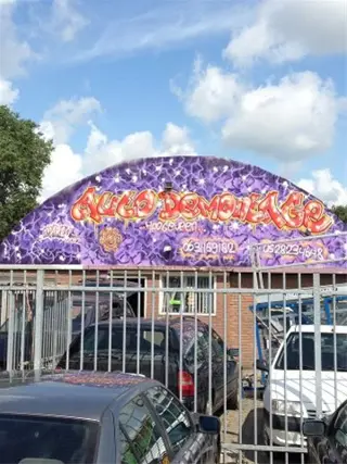 Autoslooptotaal zoekt loop sloop schade en kapotte autos