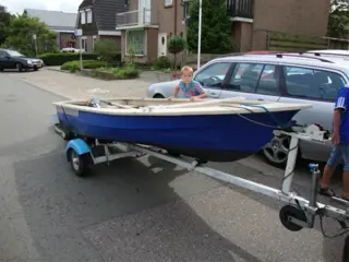 Bootje met trailer