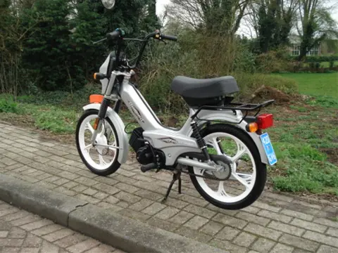 Gevraagd oude brommer en snorfietsen loop en sloop sloperij