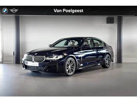 BMW 5 Serie Sedan 520i Business Edition Plus | M Sport | Stoelverwarming | Achteruitrijcamera | Lase