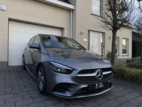 Mercedes-Benz B-Klasse 180 AMG Aut Panoramadak Widescreen SfeerVerlichting SportLeder Led Camera 18"