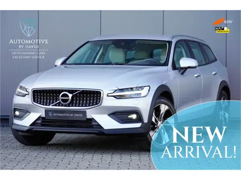 Volvo V60 Cross Country 2.0 T5 250 PK AWD PRO AUTOMAAT / TREKHAAK / LEDER / APPLE CARPLAY / DAB / LE