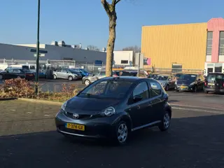 Toyota Aygo 1.0-12V 5-DEURS AIRCO/ELEKTR. RAMEN! 1 JAAR APK!