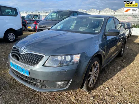 Skoda Octavia 2015 * 1.6 TDI Greentech * SEDAN * AUTOMAAT * MOTORSCHADE