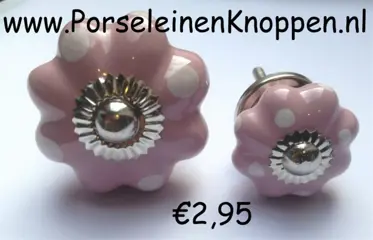 Lieve deurknop en kastknopje met stippen voor de kinderkamer