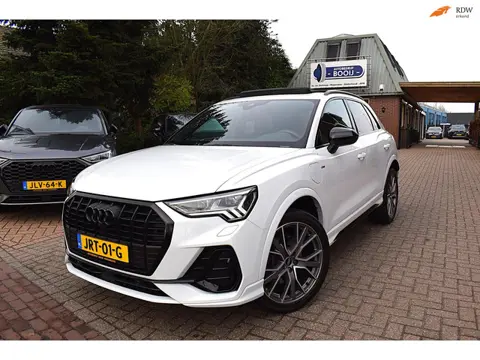 Audi Q3 45 TFSI e S-LINE/ PANODAK/ADAP-CRUISE/360 CAMERA/SONOS/TREKHAAK/CARPLAY/SFEERVERL/STOELVERW/