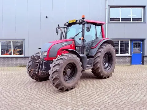 Valtra N121 Hitech 50km, geveerd, Fronthef (bj 2008)