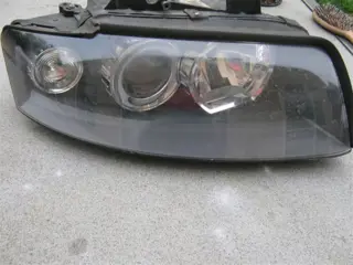 AUDI A4 bi-xenonkoplamp/linksachterportier