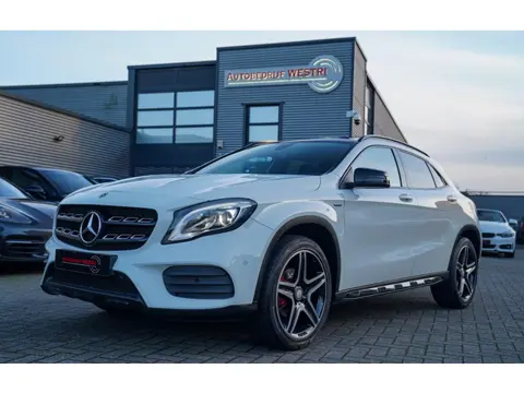 Mercedes-Benz GLA-klasse 200 Premium Plus AMG Pakket | Panorama | Automaat | F1 flippers | Airco | L