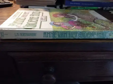 L.m. Montgomery - anne van het groene huis.