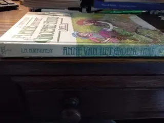 L.m. Montgomery - anne van het groene huis.