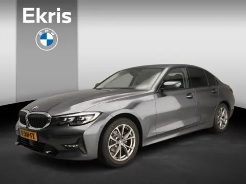BMW 3 Serie Sedan 318d | LED | Navigatie | Active cruise | Trekhaak | Sportstoelen | DAB | Alu 17 in