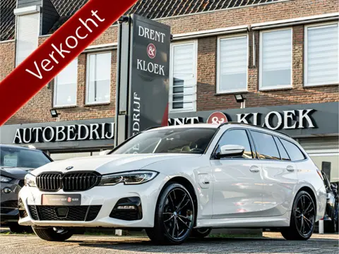 BMW 3 Serie Touring 320e M-Sport Business Edition Plus PANO LASER 19 INCH CAMERA SHADOW LINE TREKHAA