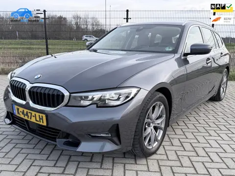BMW 3-serie Touring 318i Executive Edition | ACC | PDC | Half Leder | 17' LMV