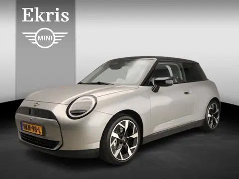 MINI 3-deurs Cooper E Classic Trim / Pakket L / Harman-Kardon / Panoramadak / Getint glas / Park ass