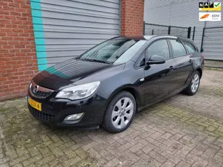 Opel Astra Sports Tourer 1.4 Turbo Sport Navi! Bj:2013 NAP!