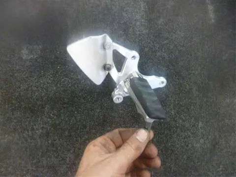 RECHTER SCHETSPLAAT BMW R 1200 R 2005 - 2011