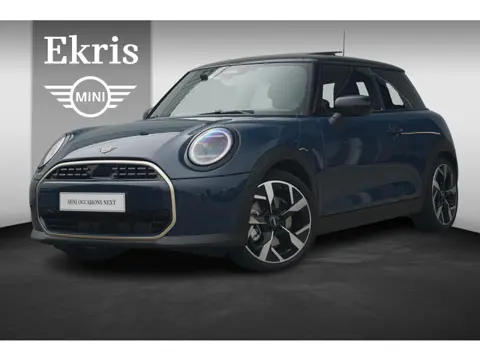 Mini 3-Deurs Cooper C / Favoured Uitvoering / Pakket M / 18'' LM Velgen