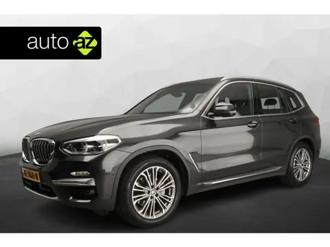 BMW X3 xDrive20i Panoramadak / Trekhaak / Sportstoelen / Park -assist / LED / Harman-Kardon / Head-u