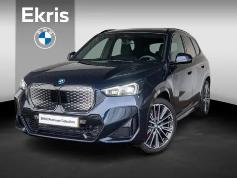 BMW iX1 eDrive20 | M Sportpakket Pro | Travel Pack | Comfort Access | Harman-Kardon | Achteruitrijca