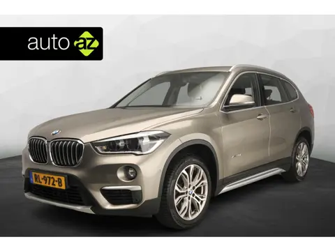BMW X1 xDrive20i X-Line / Leder / Electrische sportstoelen / Park assist / Head-up / LED / Alu wiele