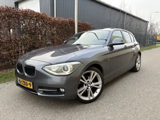 BMW 1-serie 114i Business+ / SPORT / LEER / SCHUIFDAK / NAVI / STOELVERWARMING