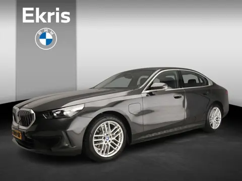 BMW 5 Serie Sedan 530e | LED | HUD | Sportstoelen | Chrome line | Stoelverwarming | Keyles go | DAB 