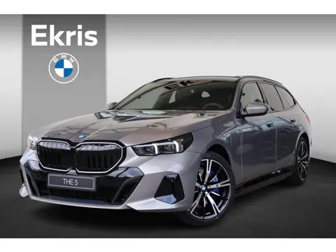 BMW 5 Serie 550e xDrive Touring | M Sportpakket Pro | Innovation Package | Travel Pack | Comfort Pac