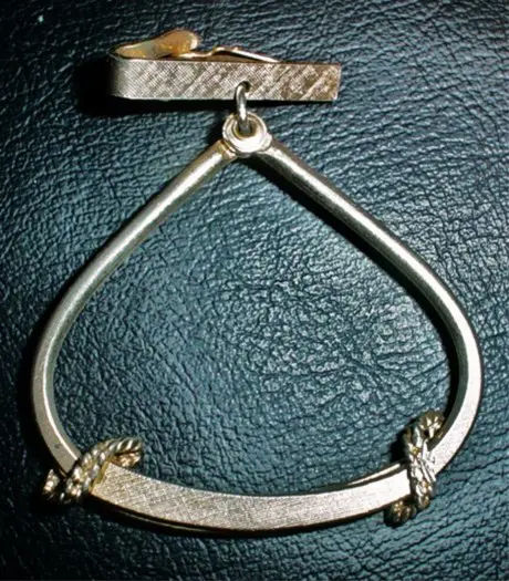 Dasklem in vorm van gestyleerde stijgbeugel, +/1950