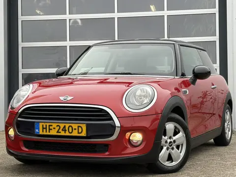 MINI Mini 1.5 Cooper Business 136pk | Dealer onderhouden | Nieuwe apk! | Airco | Bluetooth | Cruise 