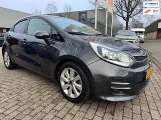 Kia Rio 1.2 CVVT ExecutiveLine navi, cruise, elec pakket, camera. pdc, 17 Inch , xenon/led, multi-st