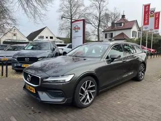 VOLVO V60 2.0 T5 MOMENTUM 250PK AUTOMAAT / TREKHAAK / CARPLAY / LEDER / ADAP. CRUISE