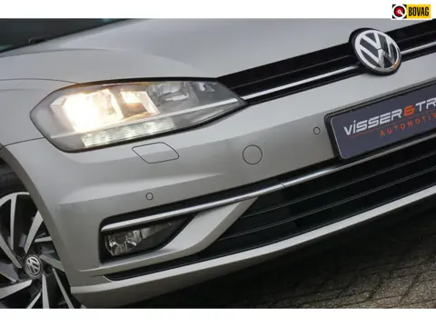Volkswagen Golf 1.0 TSI Highline | Tungsten Silver | AppleCarplay/Camera/NAV/LED/Koplampsproeier/LMV