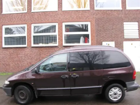 Sloopauto inkoop Den haag CHRYSLER VOYAGER 2.5 TD SE HIGHR