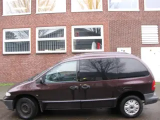 Sloopauto inkoop Den haag CHRYSLER VOYAGER 2.5 TD SE HIGHR