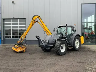Valtra T182 Direct met maaiarm (bj 2009)