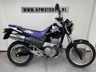 Honda SLR 650 SINGLE Bovaggarantie ! 2991 KM. ! Nieuw !