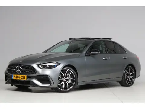 Mercedes-Benz C-klasse 180 AMG Line Night Pakket Magno Grey | panoramadak | laser led | elek. stoele