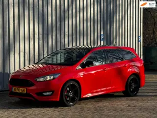 Ford Focus Wagon 1.5 150pk ST-Line / Stuur + Stoelverw / Black Pack / Goede opties & Erg Netjes!