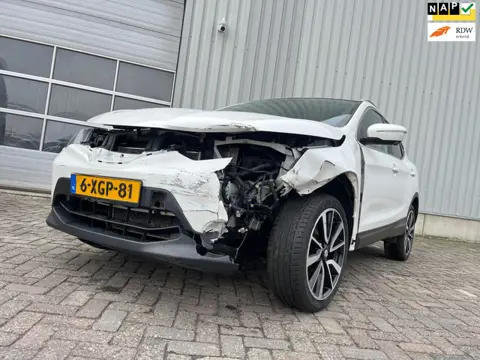 Nissan Qashqai 1.2 Tekna - Front Schade - BPM