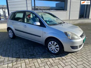 Ford Fiesta 1.4-16V Ambiente airco onderhoudsboekjes 5 deurs hoge instap zeer mooie auto met veel ex