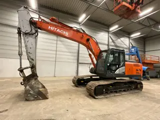 Hitachi ZX 210 LC-5B (bj 2014)