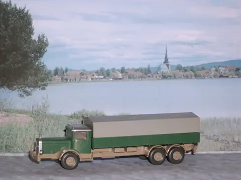 2x Mercedes L1000 motorkapvrachtwagen Wiking