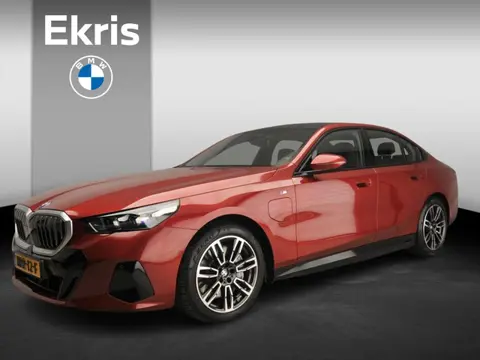 BMW 5 Serie Sedan 550e xDrive | M-Sportpakket | LED | Leder | Navigatie | Panoramadak | Sportstoelen