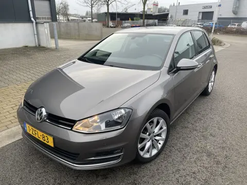 Volkswagen Golf 1.2 TSI Highline, NL auto NAP, trekhaak, LM velgen