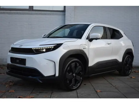 Toyota Urban Cruiser Executive 61 kWh Automaat 174pk | stoel & stuurverwarming | JBL | Pano | 360 Ca
