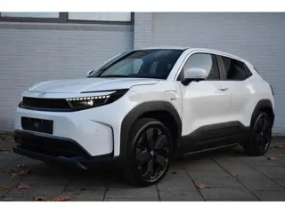 Toyota Urban Cruiser Executive 61 kWh Automaat 174pk | stoel & stuurverwarming | JBL | Pano | 360 Ca