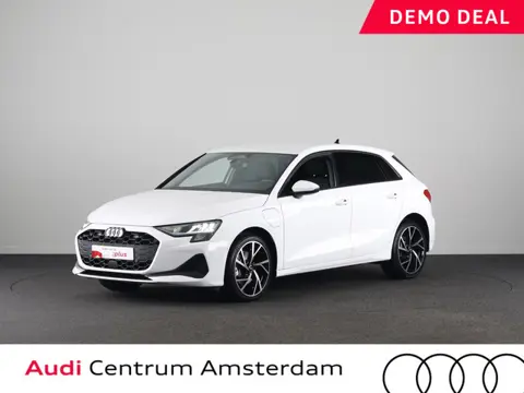 Audi A3 Sportback 40 TFSI e Pro Line 204pk | 18 inch Lichtmetalen velgen | Parkeercamera| Navigatie 