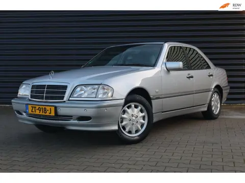 Mercedes-Benz C-klasse 240 ELEGANCE / ELEKTRISCHE RAMEN / AIRCO / ORIGINELE STAAT!