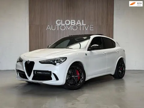 Alfa Romeo Stelvio 2.9 V6 AWD Quadrifoglio - KERAMISCH - SCHUIFDAK - SCHAALSTOELEN